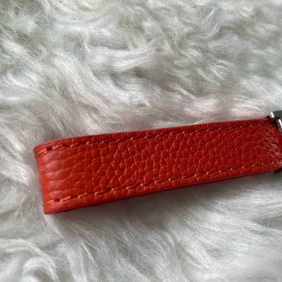 H Initial Keychain 🧡🍊 - Picture 3 of 3